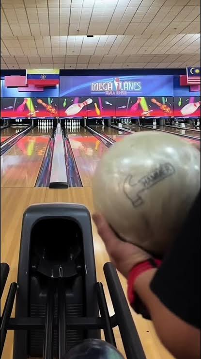Bowling at Endah Parade